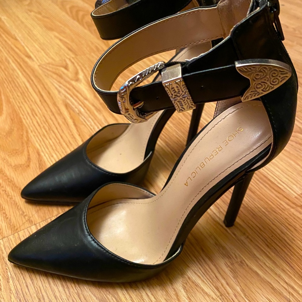 Black heels - Picture 2 of 4
